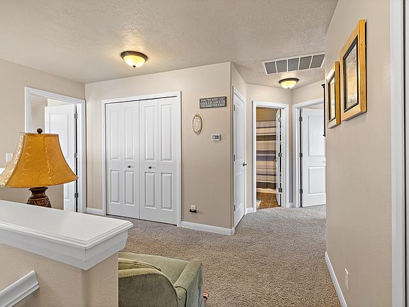 4th image of 2484 Manzoni Rd