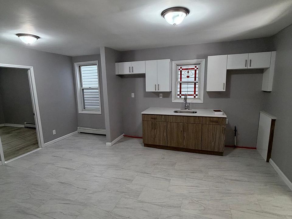 1st image of 320 Magnolia Ave #2R