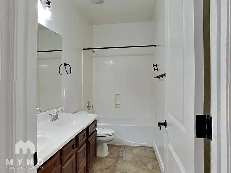14535 W Port Royale Ln — Photo 20