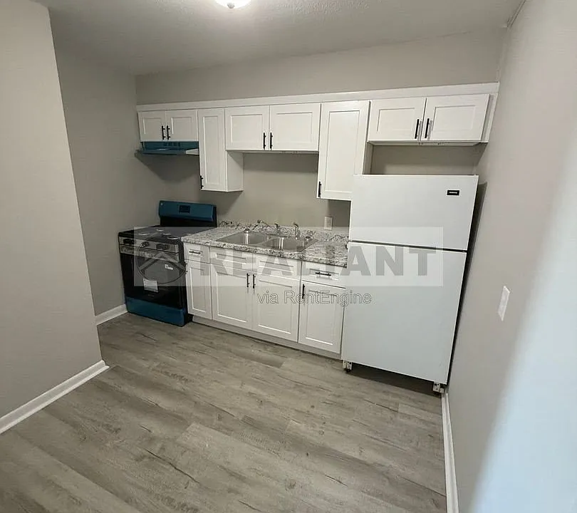 32 Mary St #9