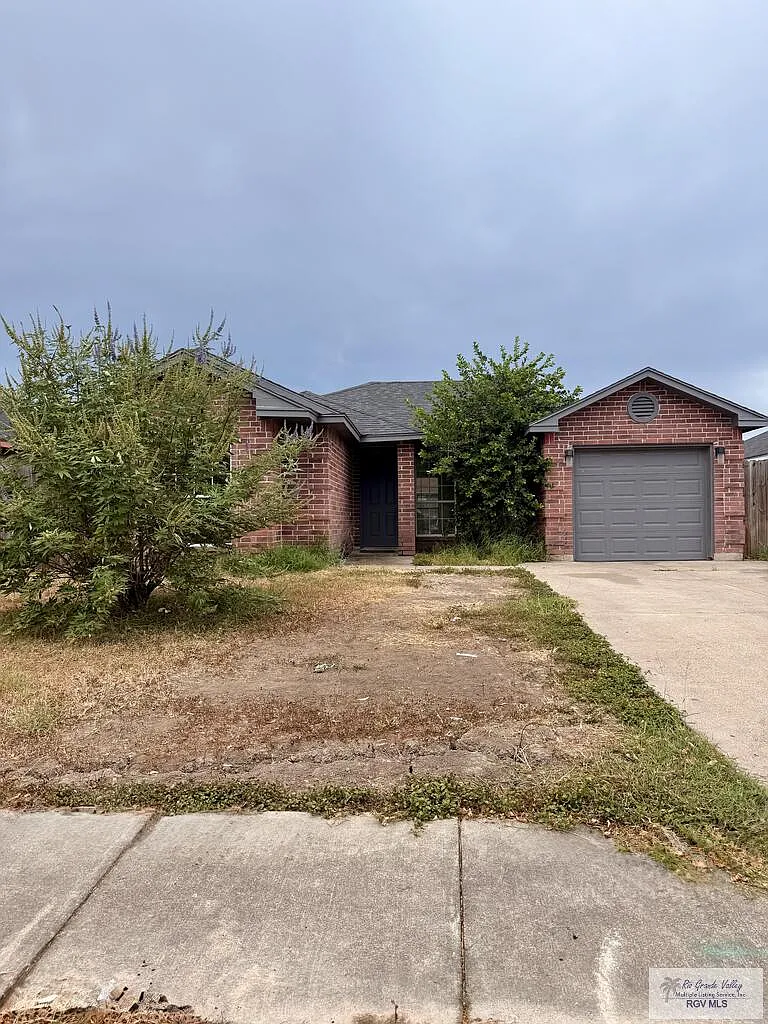3 bed, 2.0 bath, 1294 sqft, $1,600 — Photo 2