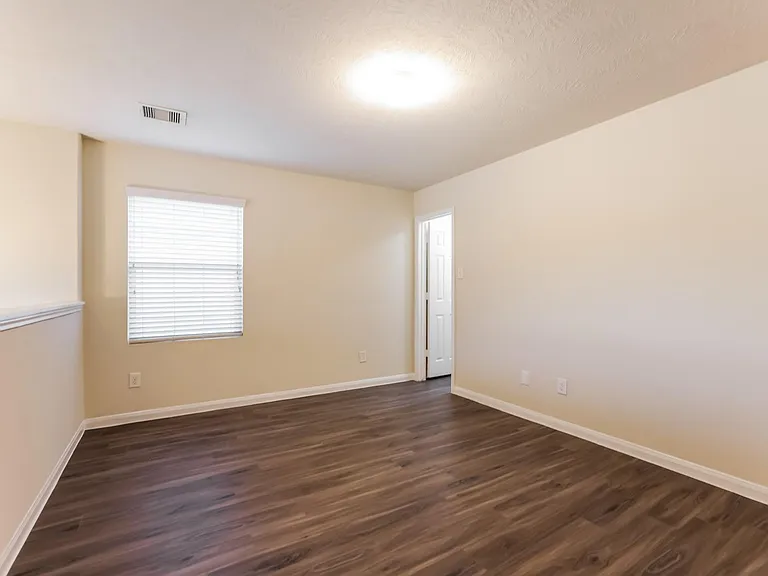 10931 Myrtle Oak St — Photo 4