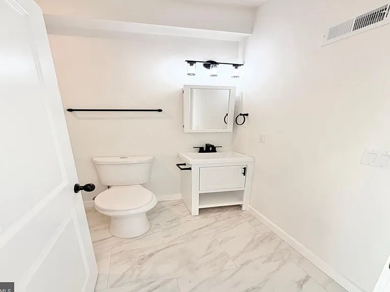 3221 Latona St — Photo 8
