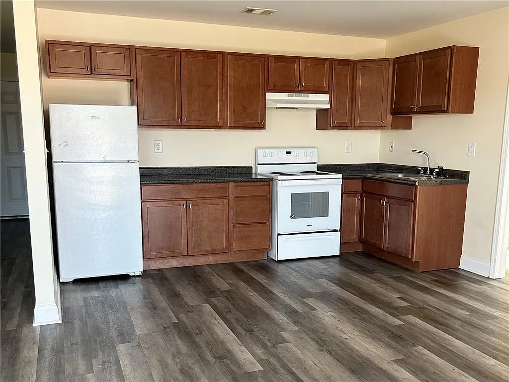 1 bed, 1.0 bath, $500 — Photo 4