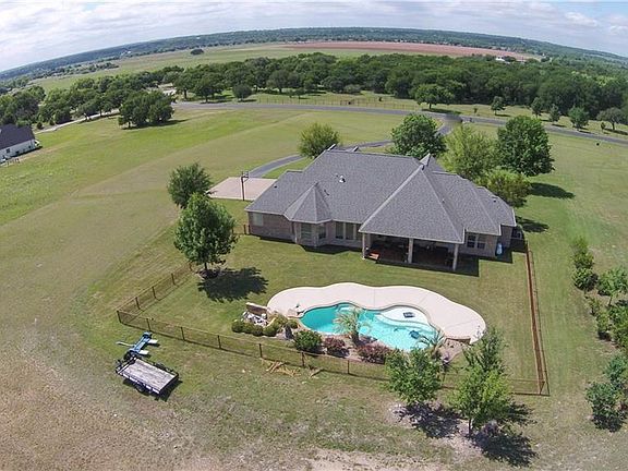 2nd image of 609 Lantana Dr