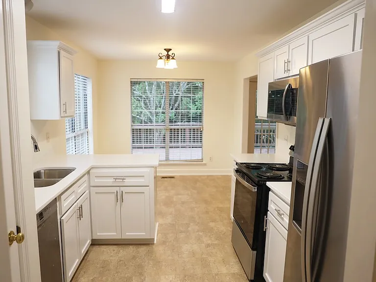 1406 Clairmonte Cir — Photo 5