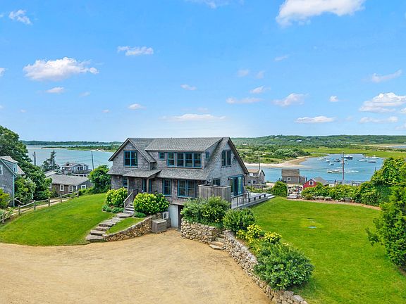 2nd image of 26 Harbor Hill Rd