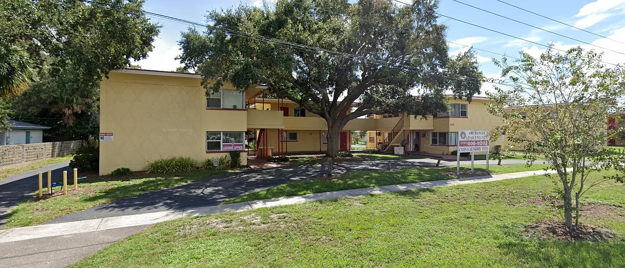 1 bed, 1050 sqft, $1,669 — Photo 2