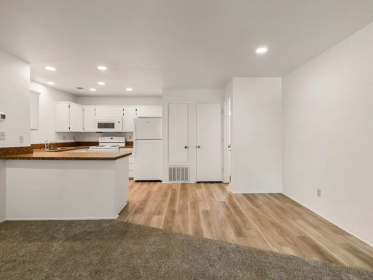 Amanda Place Apartments — Photo 56