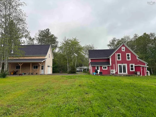 138 Queen St, Baddeck, NS B0E 1B0