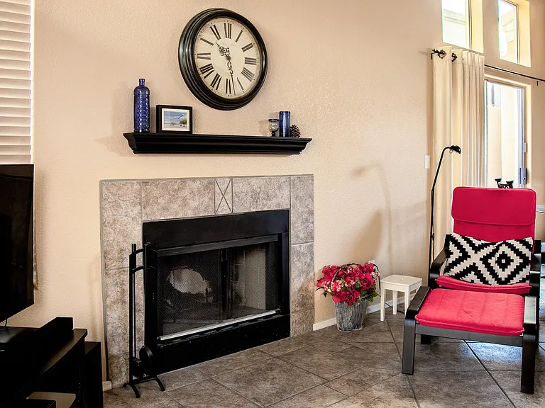 1136 E Hiddenview Dr — Photo 8