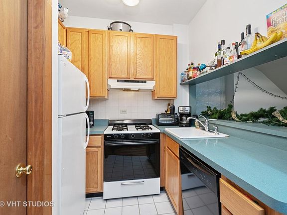 4th image of 1829 W School St #1