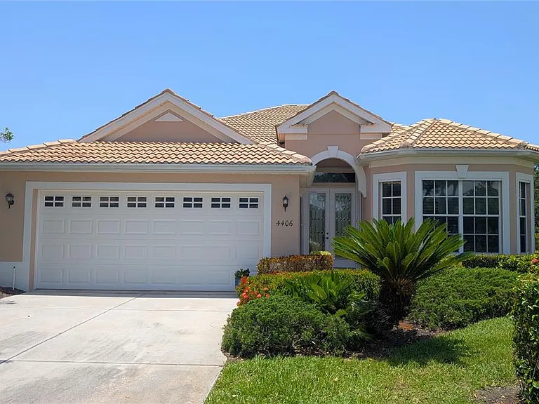 4406 Reflections Pkwy — Photo 1