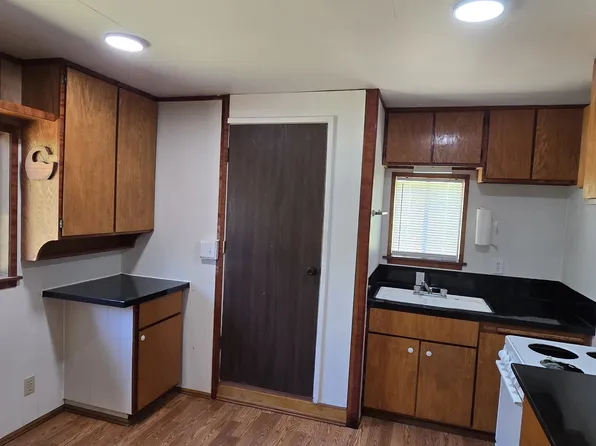 180 Millsview Ln #C, Roseburg, OR 97471
