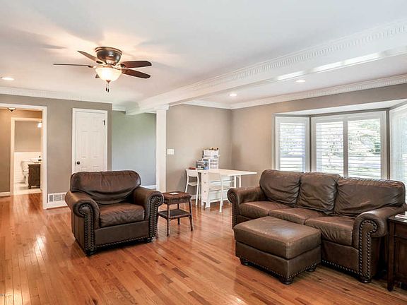 Living rm, front foyer.