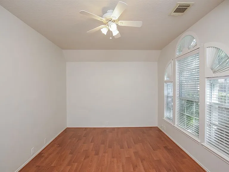20502 Pioneer Bend Ct — Photo 5