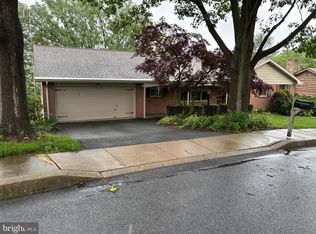 134 Broad St, Akron, PA 17501