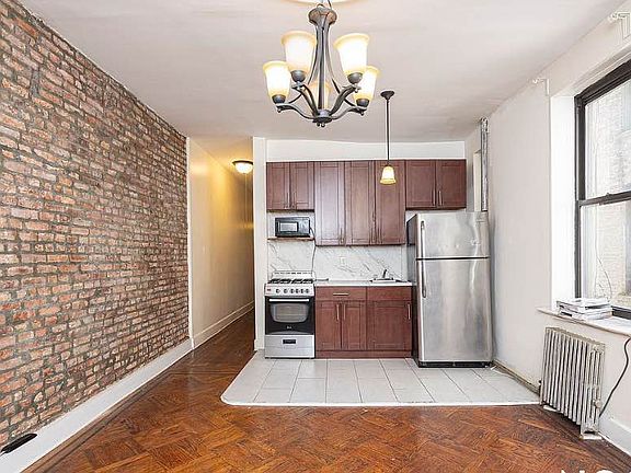 4th image of 2081 Dean St #1A