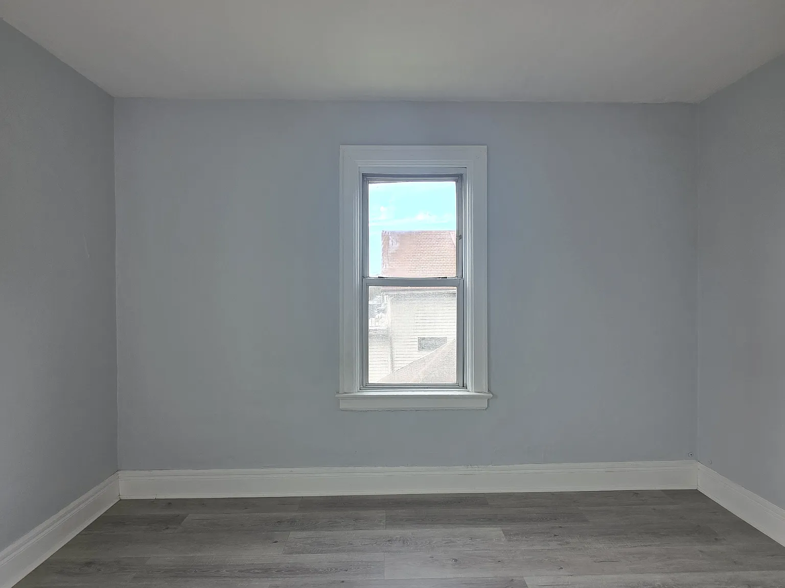 3 bed, 1100 sqft, $1,200 — Photo 3