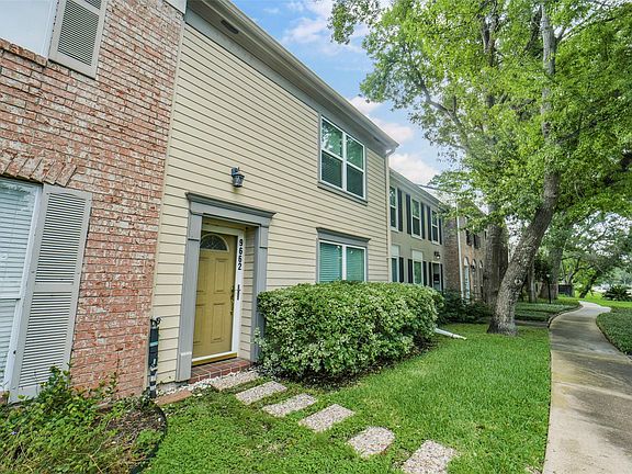 3rd image of 9662 Westview Dr #5