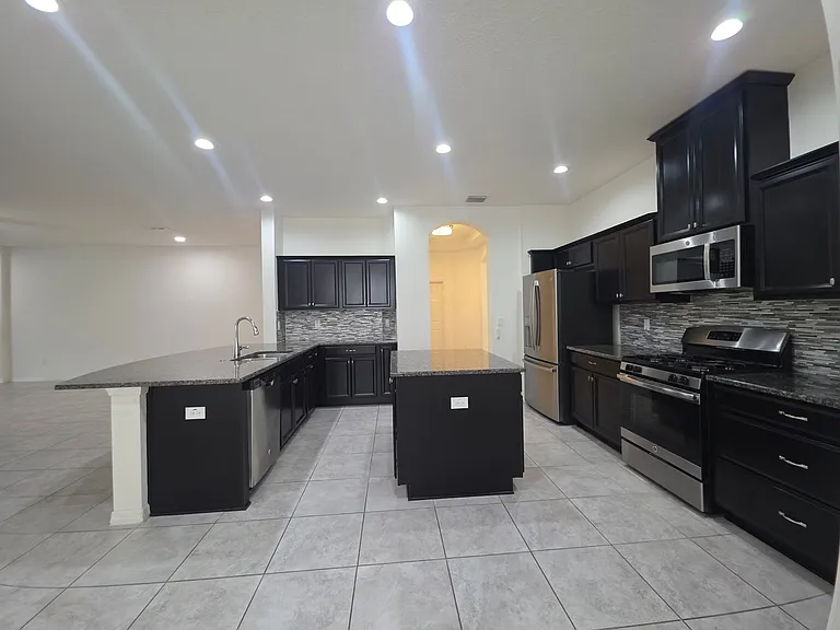 17545 Buckingham Garden Dr — Photo 13
