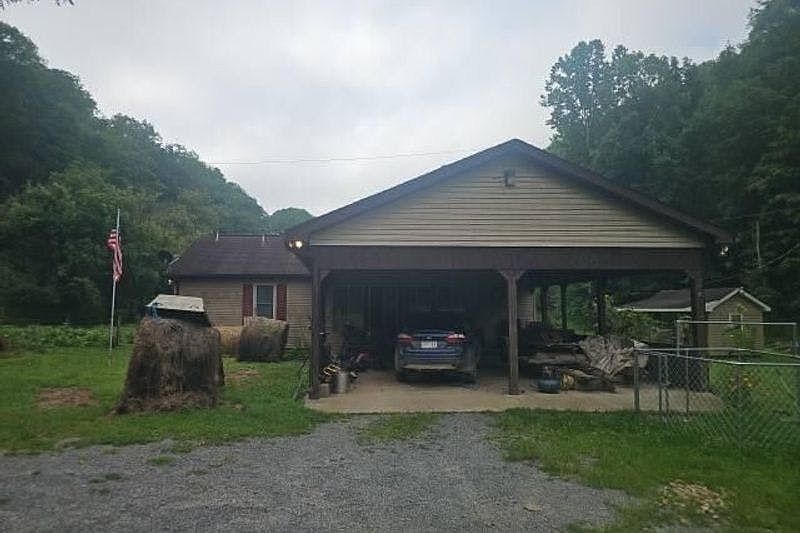 1st image of 1056 Tumbling Run Rd