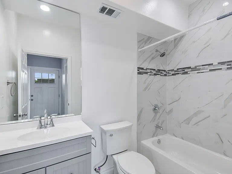 513 S Oak St — Photo 23
