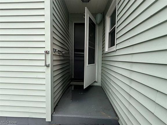 4th image of 440 Center St