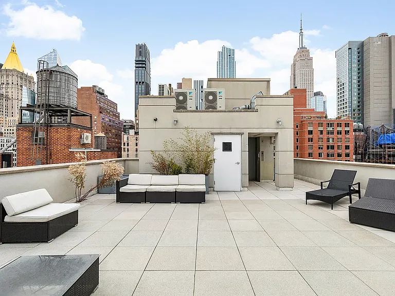 132 E 30th St #2 — Photo 14