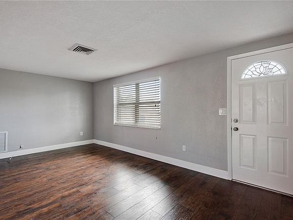 4th image of 3608 Westchester Dr