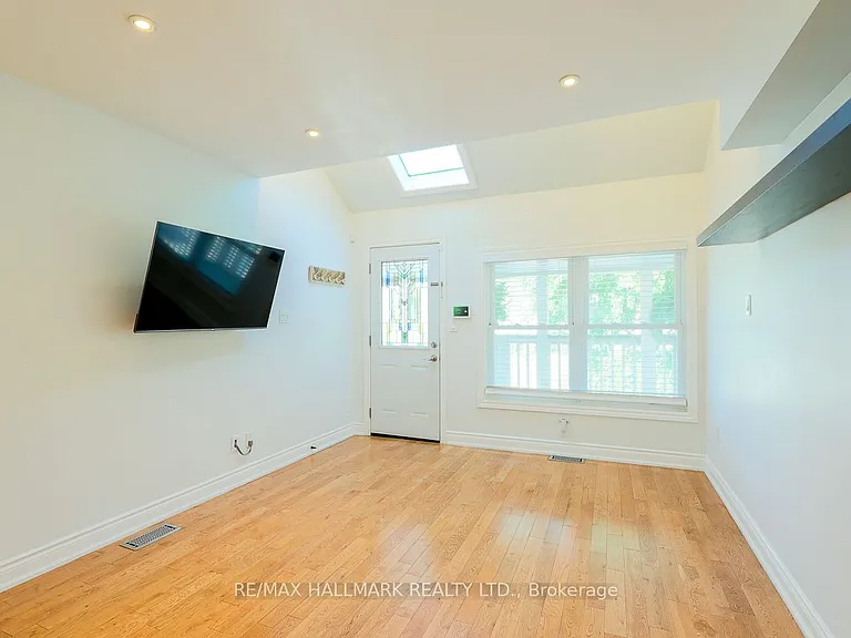 527 Craven Rd — Photo 5