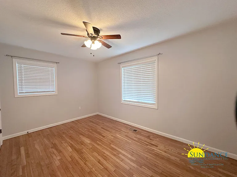 166 Rainbow Dr NW — Photo 9