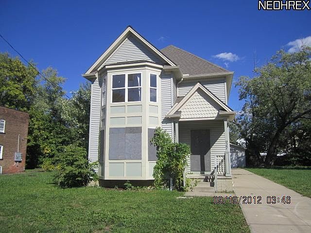 1st image of 927 E 141st St