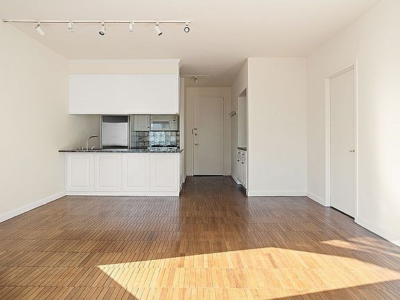 3rd image of 188 E 64th St APT 1903