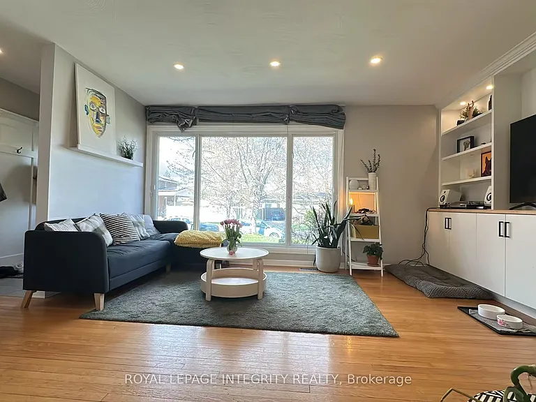 870 Claude St — Photo 5