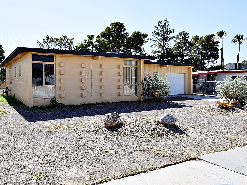 1st image of 2209 Chapman Dr