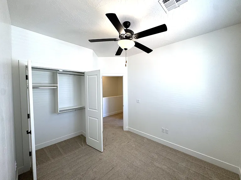 322 N 2480 W — Photo 11