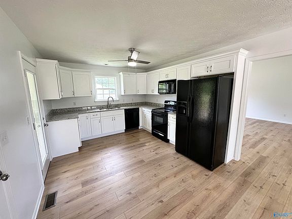 4th image of 905 Vine St