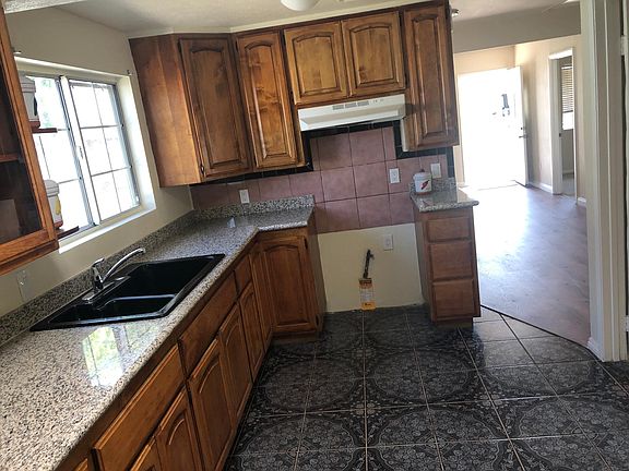 3rd image of 505 N Orange Ave