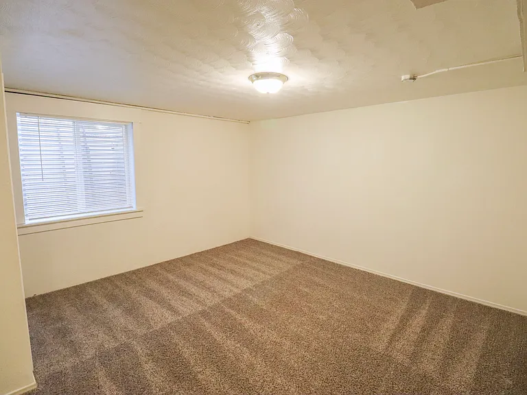 610 Cowan St #1/2 — Photo 11