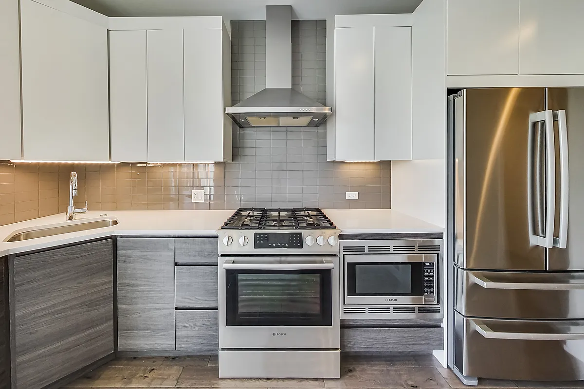 Building Photo - 317 W Evergreen Ave #304