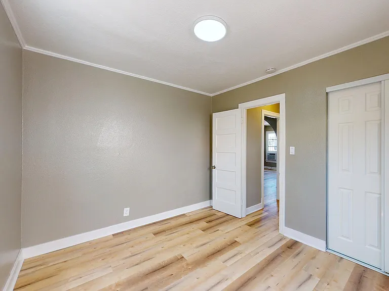 1532 Scott Ave — Photo 20