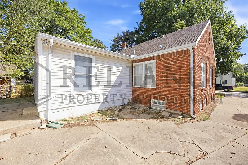3 bed, 1.5 bath, 2047 sqft, $1,445 — Photo 4