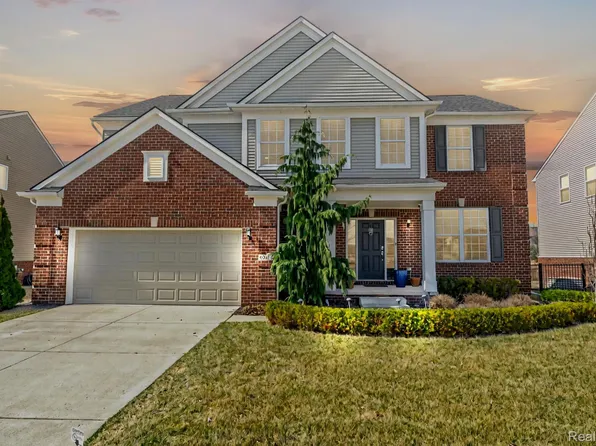 49473 Cranbrook Dr, Macomb, MI 48044