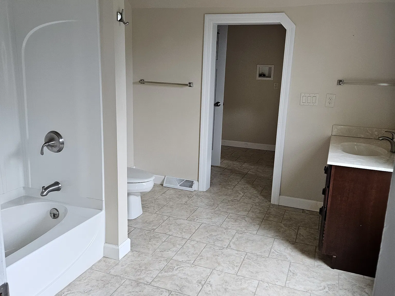 4 bed, 2000 sqft, $1,500 — Photo 3