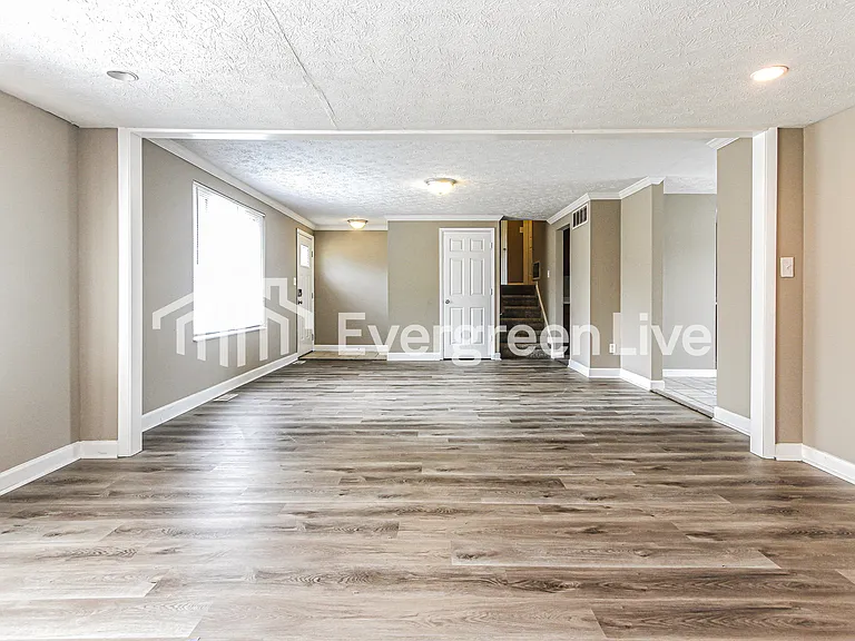 5520 Lunsford Dr — Photo 4
