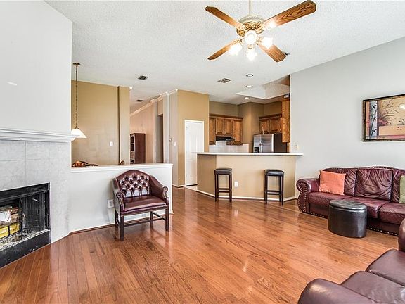 3rd image of 811 San Jacinto Dr