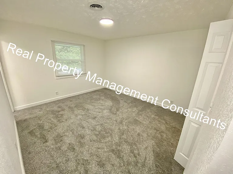 904 Twin Oaks Ter — Photo 20