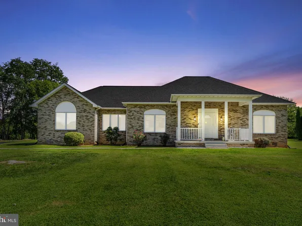 560 Fair Ln, Winchester, VA 22603