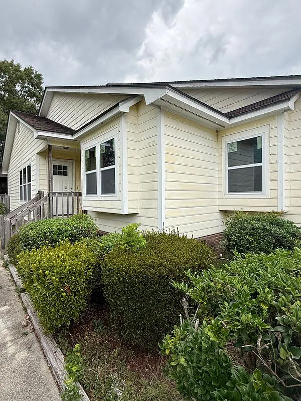 3 bed, 2.5 bath, 1702 sqft, $2,750 — Photo 1